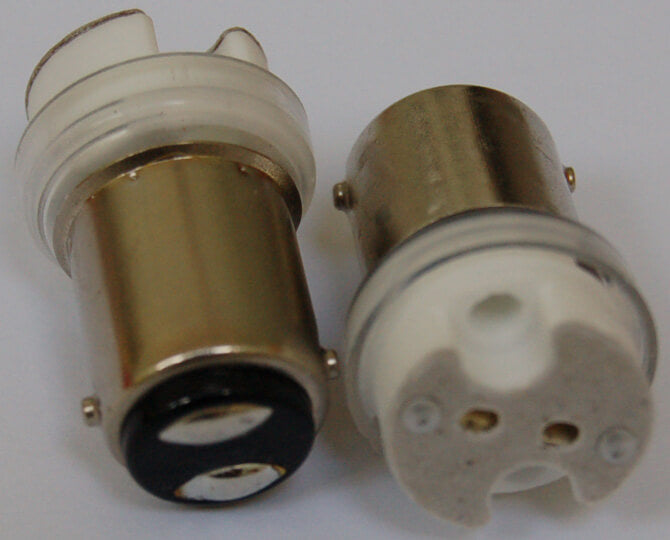 ADAPTER: CONVERTS B15d SOCKET