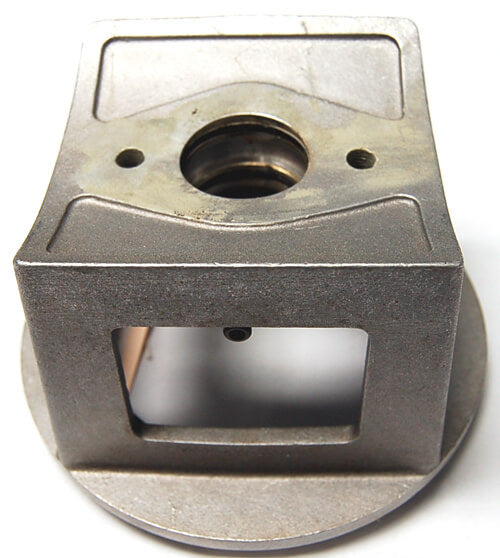 Bracket, for motor mounting on oil fed gear leg